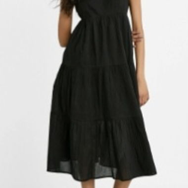 Robe noire à fines bretelles