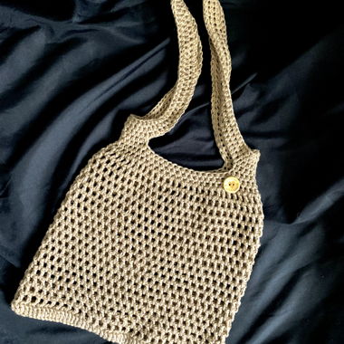 Borsa tote all’uncinetto fatta a mano