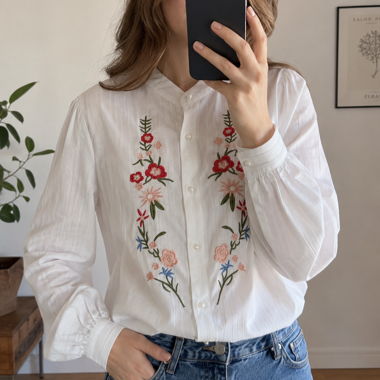 Blouse blanche brodée