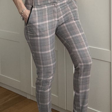 SFERA grau karierte, taillierte Hose