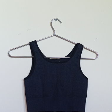 Schwarzes Cropped Top