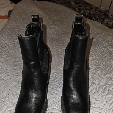 Bottines noires élégantes à talons hauts