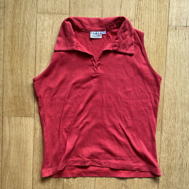 Polo vintage rosso senza maniche