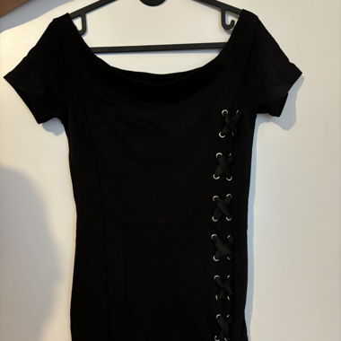 Black sleeveless dress