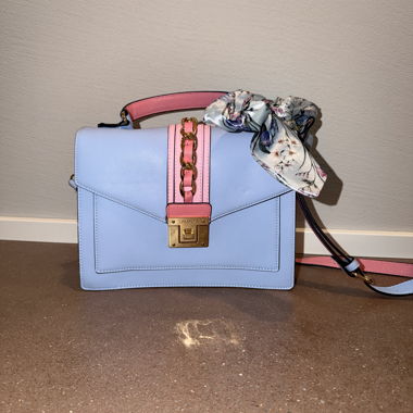 Borsa ALDO celeste/rosa con catena