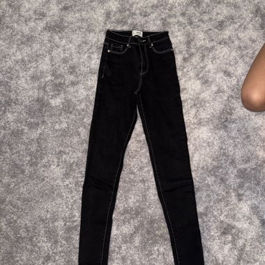 Black High-Waist Jeans