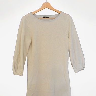Langer heller Strickpulli