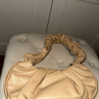 Beige shoulder bag