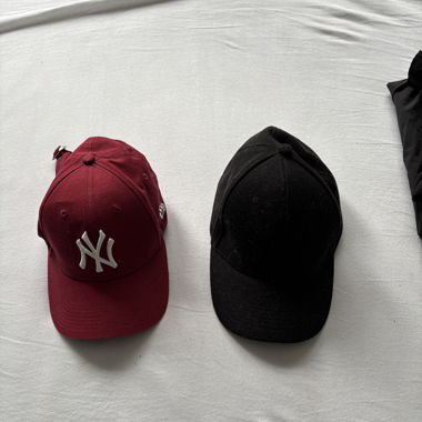 Lot deux casquettes 