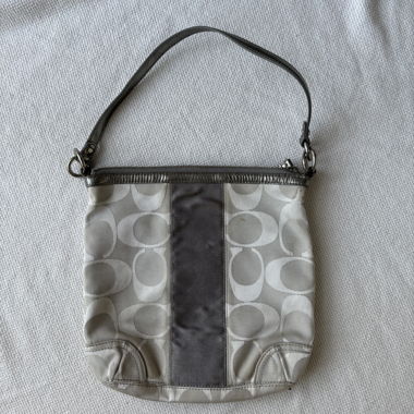 Sac d'épaule vintage Coach gris et argent