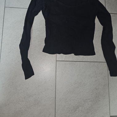 Schwarzes Langarmshirt
