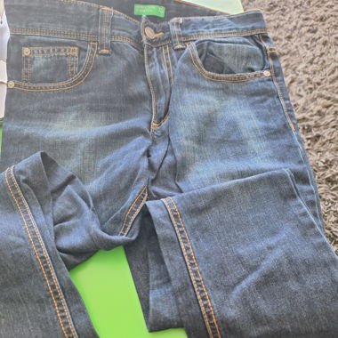Jean bleu Garcon 10-11 ans comme neuf Benetton