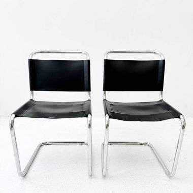 Leder-Freischwinger-Stühle im Bauhaus-Stil
