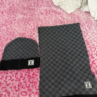 Louis Vuitton Bonnet et Écharpe