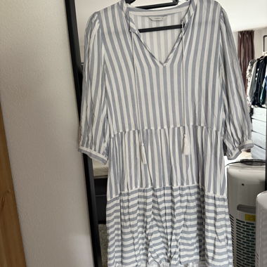 Gestreiftes Kleid 