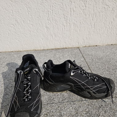 Lowa Schuhe
