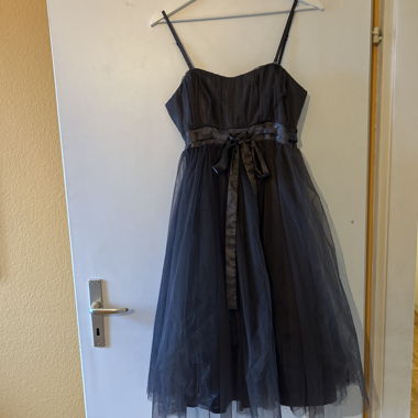 GRAUES KLEID VON NAFNAF
