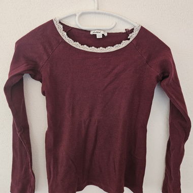 Bordeaux long-sleeve with lace