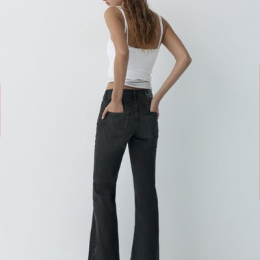 Jeans bootcut a zampa neri
