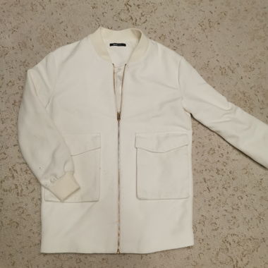 Weisser Bomberjacken-Blazer