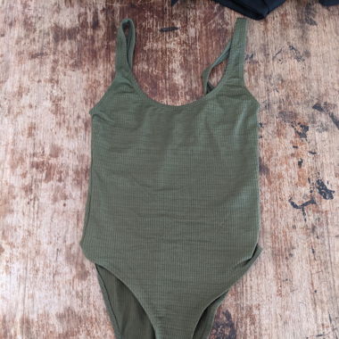 Sommerlicher Body in Khaki, Grösse XS