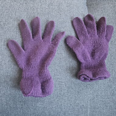 Lila Handschuhe