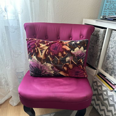 Chaise rose fuchsia, bon état général 