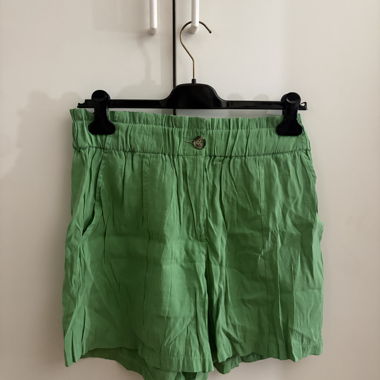 Short en tissu vert