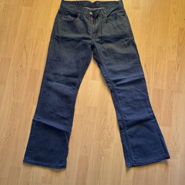 Blaue Jeanshose