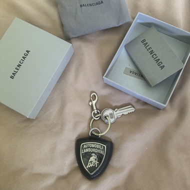 Balenciaga Lamborghini Shield Schlüsselanhänger in Schwarz