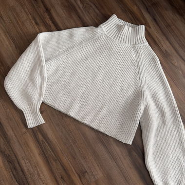Beiger cropped gerippter Rollkragenpullover