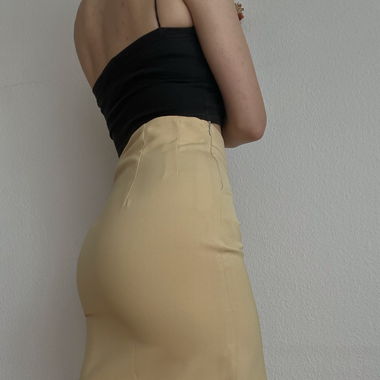 Yellow skirt 