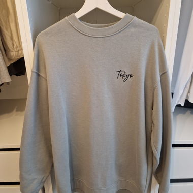 Maglione con stampa sul retro