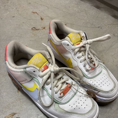 Nike air force one blanc et multicolore