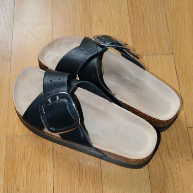Schwarze Sandalen