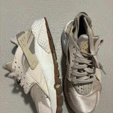 Nike Warach