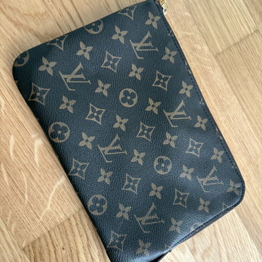 Louis Vuitton Reissverschluss-Etui Monogramm braun
