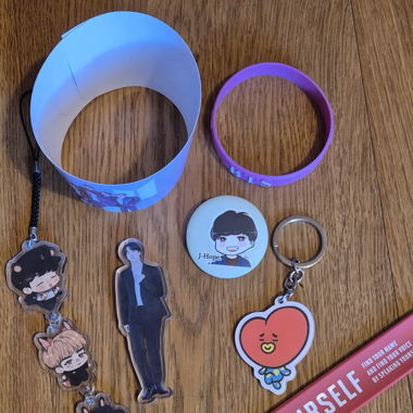 Divers Merch KPOP de BTS officiel et non officiel