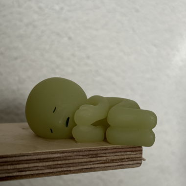 Figurine Smiski Position Fœtale N° 2
