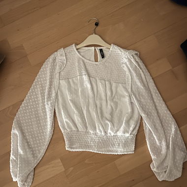 White blouse with puff sleeves, size S