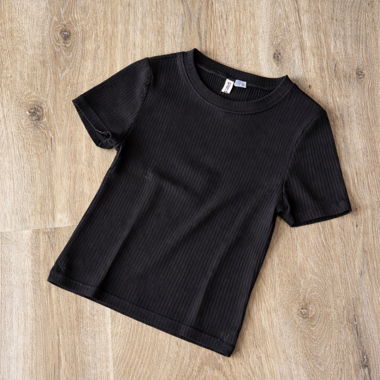 Ribbed black T-shirt