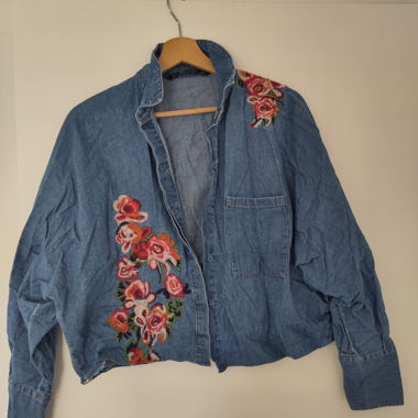 Chemisier en jean ZARA avec broderie