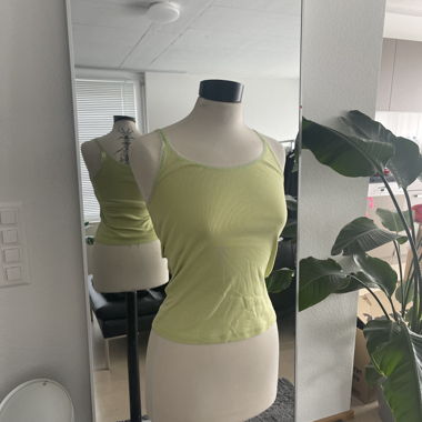 GREEN TOP