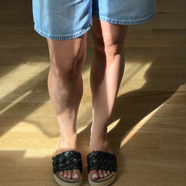 Schwarze Flecht-Sandalen