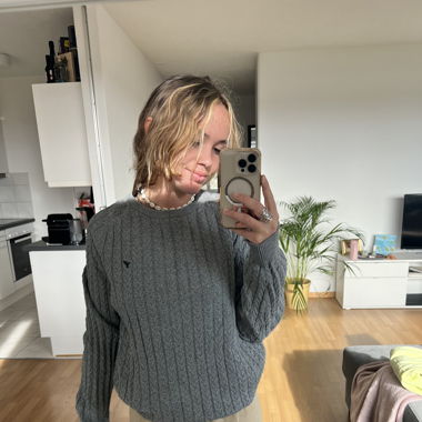 Grauer gemütlicher Pullover 