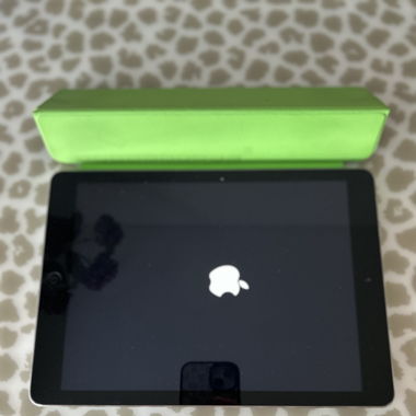 Apple IPad (two pieces)