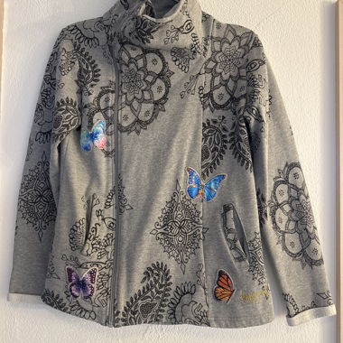 Graue Damenjacke mit Butterfly-Print