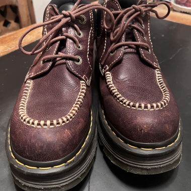 Dr. Martens BOOTS ZEBZAG EN CUIR À 4 ŒILLETS