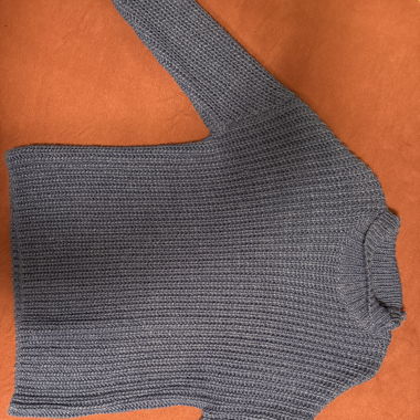Blauer Pullover 
