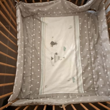 Box per bambini e cuscino per l’allattamento 